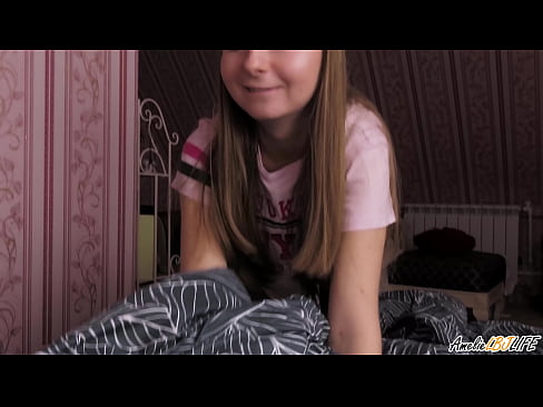 ❤️ Blondie-k bere BFF-ren sakon zurrupatzen du eta esperma jasotzen du ahoan ❤️ Pornografia besterik ez pornoan eu.hentaidude.ru ❌️❤